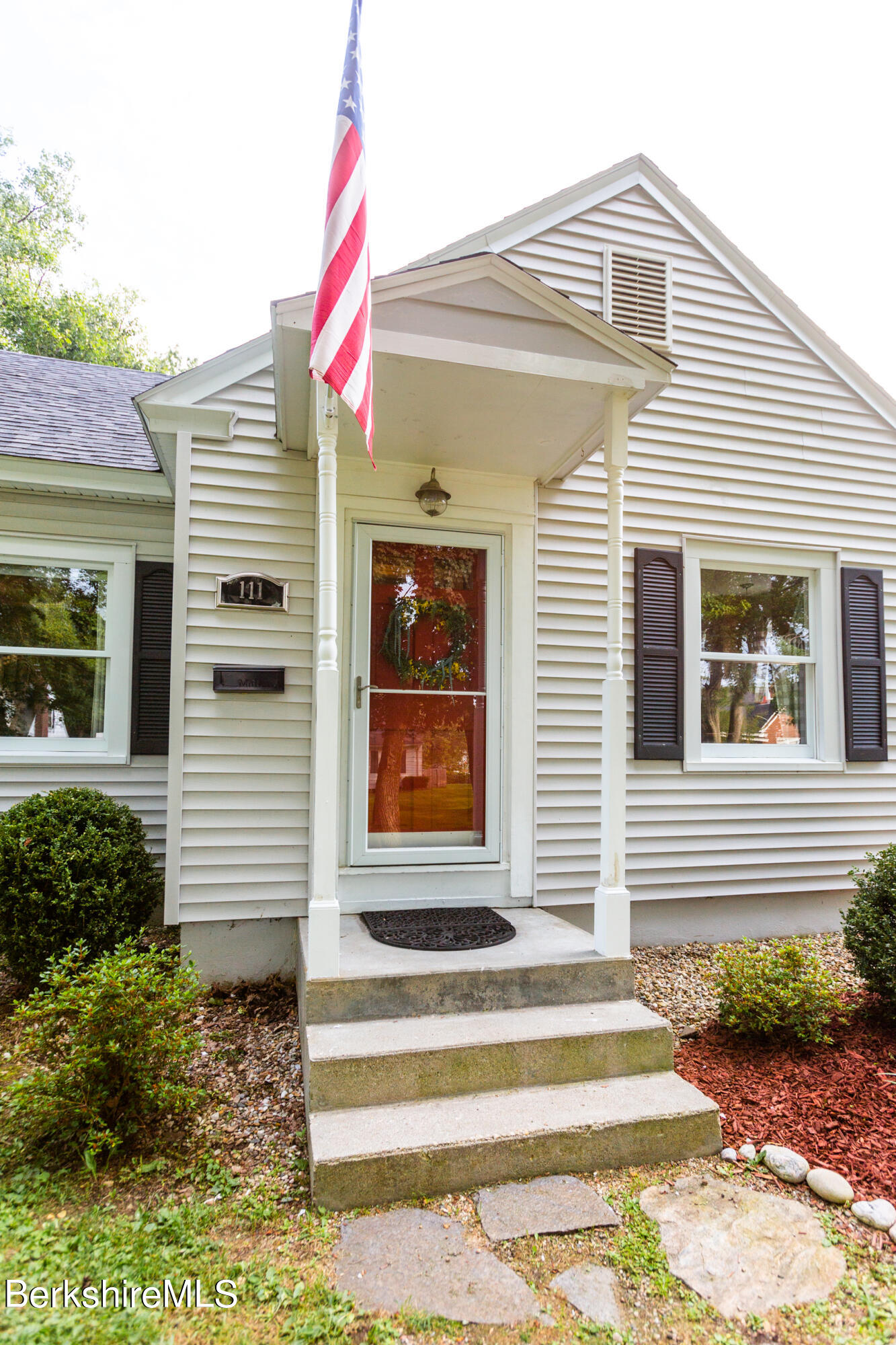 111 Ridgeway Avenue Pittsfield, MA 01201 - Photo 2 of 41 111 Ridgeway Avenue