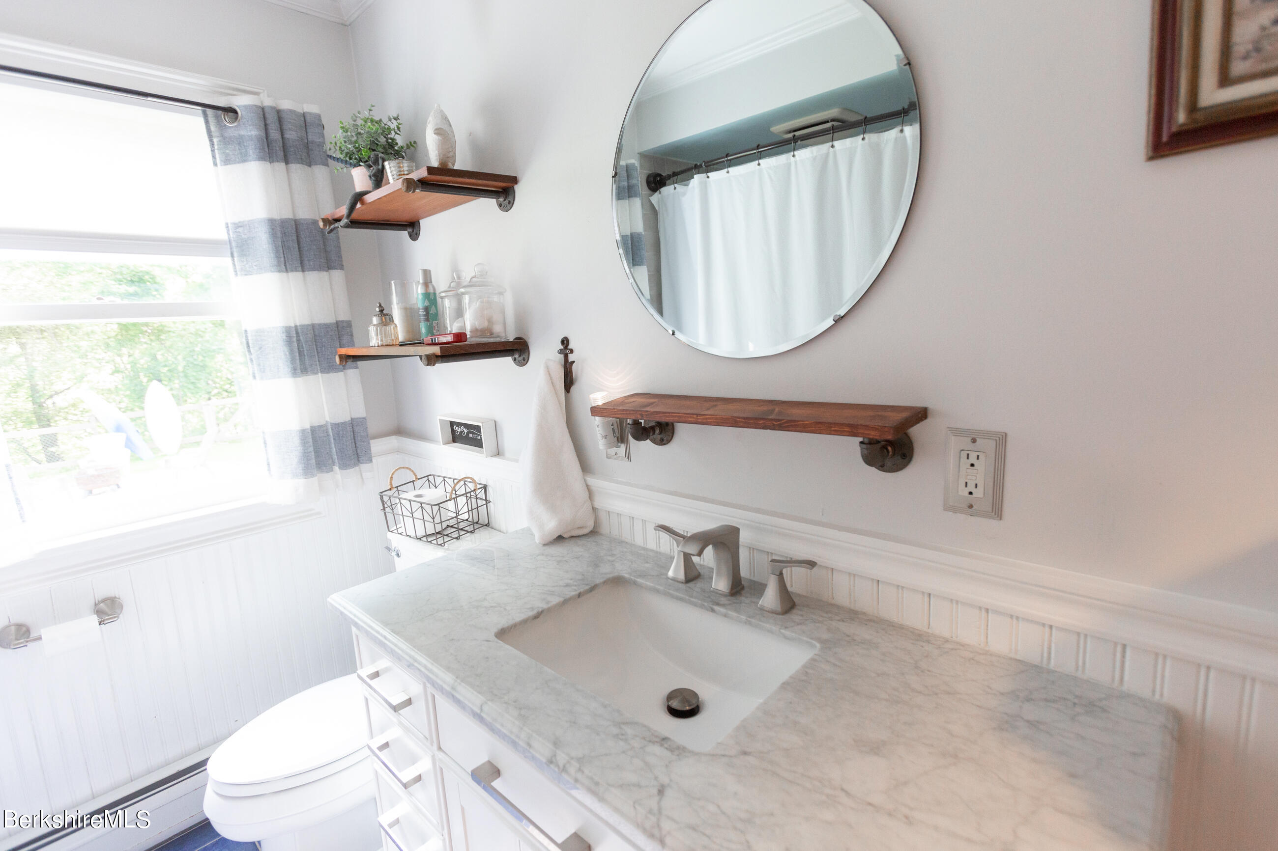 111 Ridgeway Avenue Pittsfield, MA 01201 - Photo 13 of 41 1st Floor Bathroom
