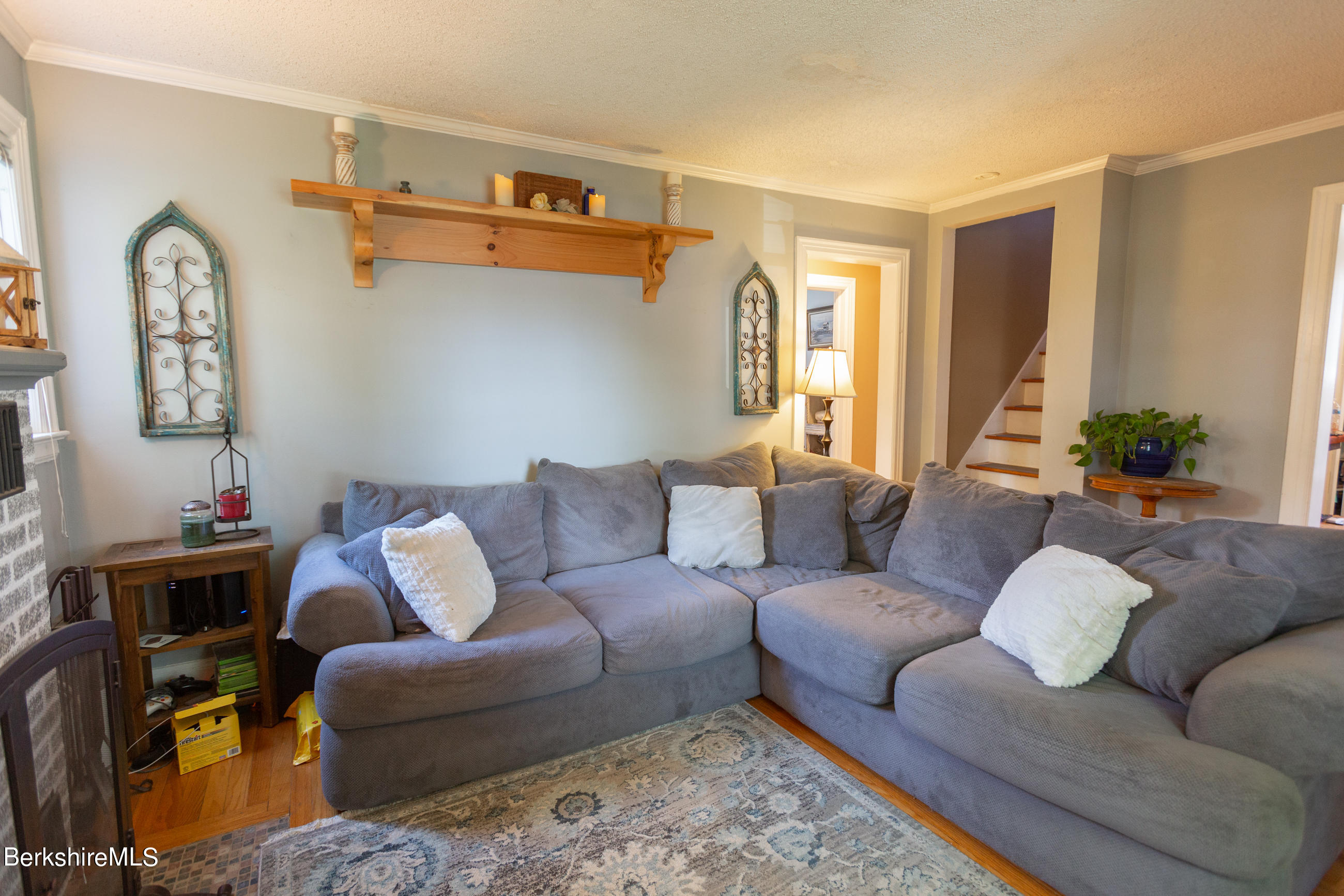 111 Ridgeway Avenue Pittsfield, MA 01201 - Photo 19 of 41 Living Room