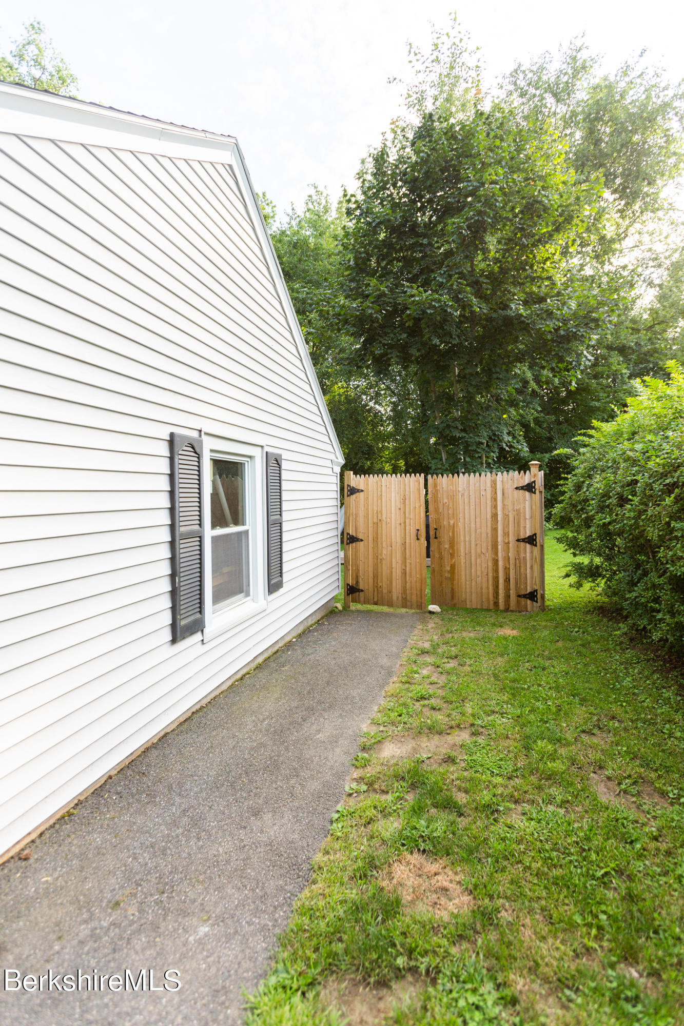 111 Ridgeway Avenue Pittsfield, MA 01201 - Photo 36 of 41 Side of Garage