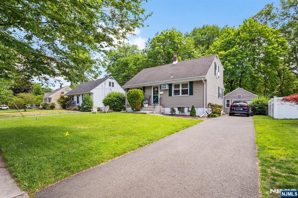 642 Ellington Road Ridgewood, NJ 07450 - Photo 4 of 27