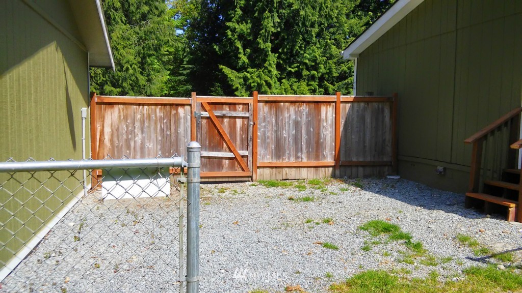 388 East Mountain View Road Camano Island, WA 98282 - Photo 21 of 22 Gallery Image 21