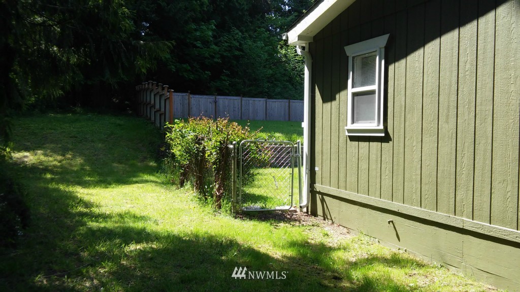 388 East Mountain View Road Camano Island, WA 98282 - Photo 4 of 22 Gallery Image 4