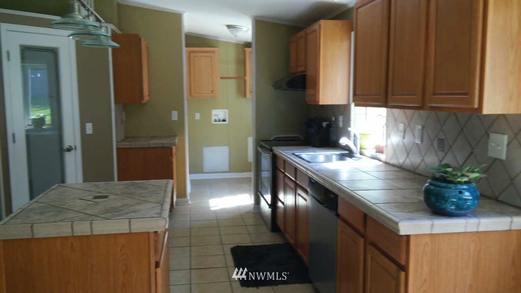 388 East Mountain View Road Camano Island, WA 98282 - Photo 8 of 22 Gallery Image 8