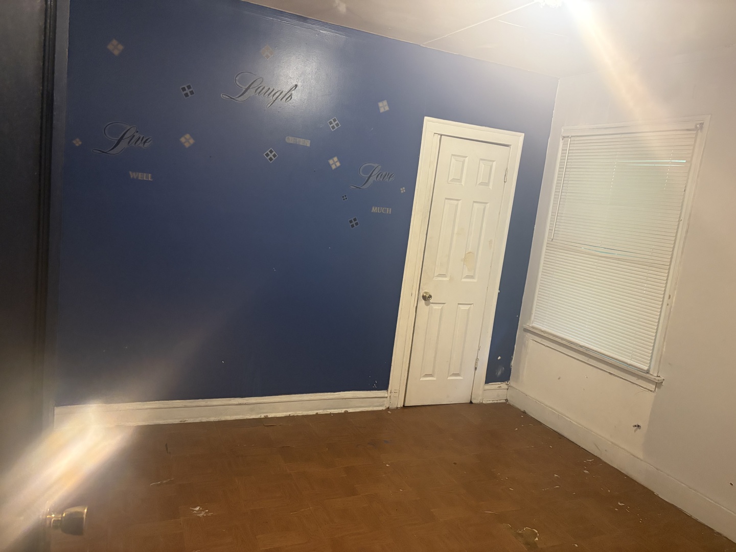511 West 104th Street Chicago, IL 60628 - Photo 4 of 10 an empty room with windows
