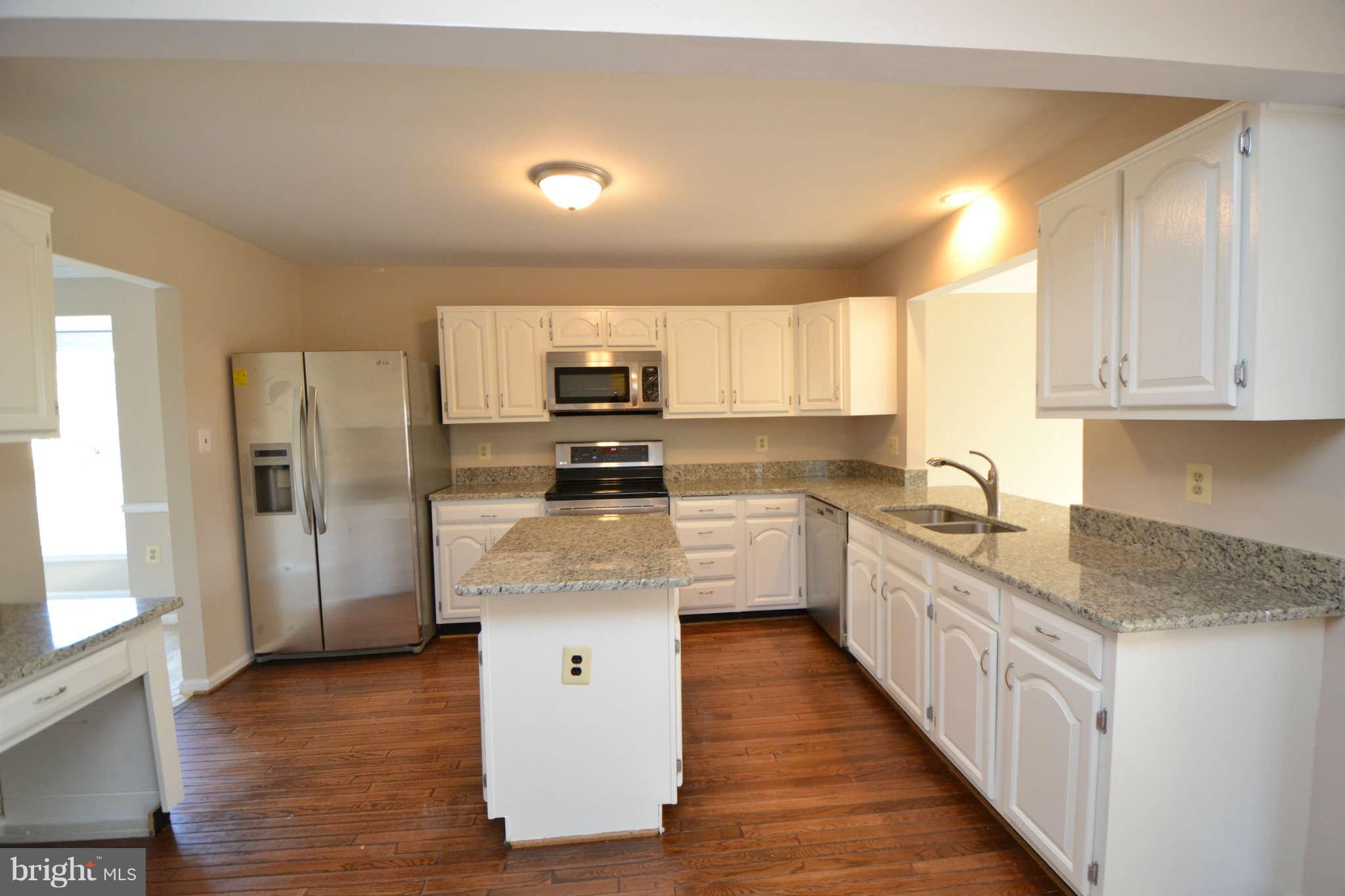 9513 Retriever Road Burke, VA 22015 - Photo 8 of 22 Kitchen