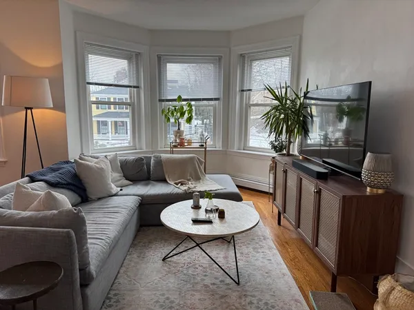 $3,900 | 809 Washington Street, Unit 3, Brookline, MA 02446