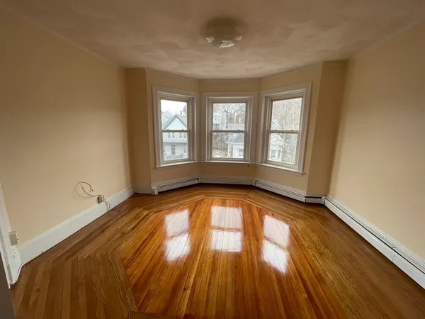 $3,900 | 809 Washington Street, Unit 3, Brookline, MA 02446