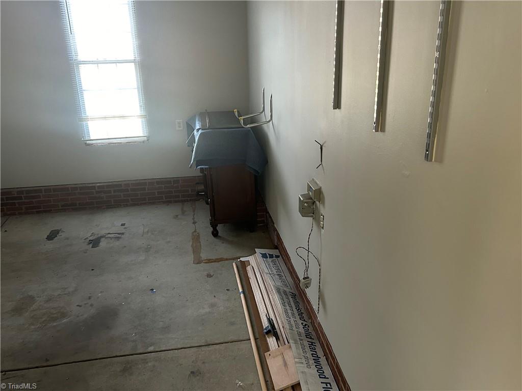 3818 Pinetop Road Greensboro, NC 27410 - Photo 33 of 37 garage