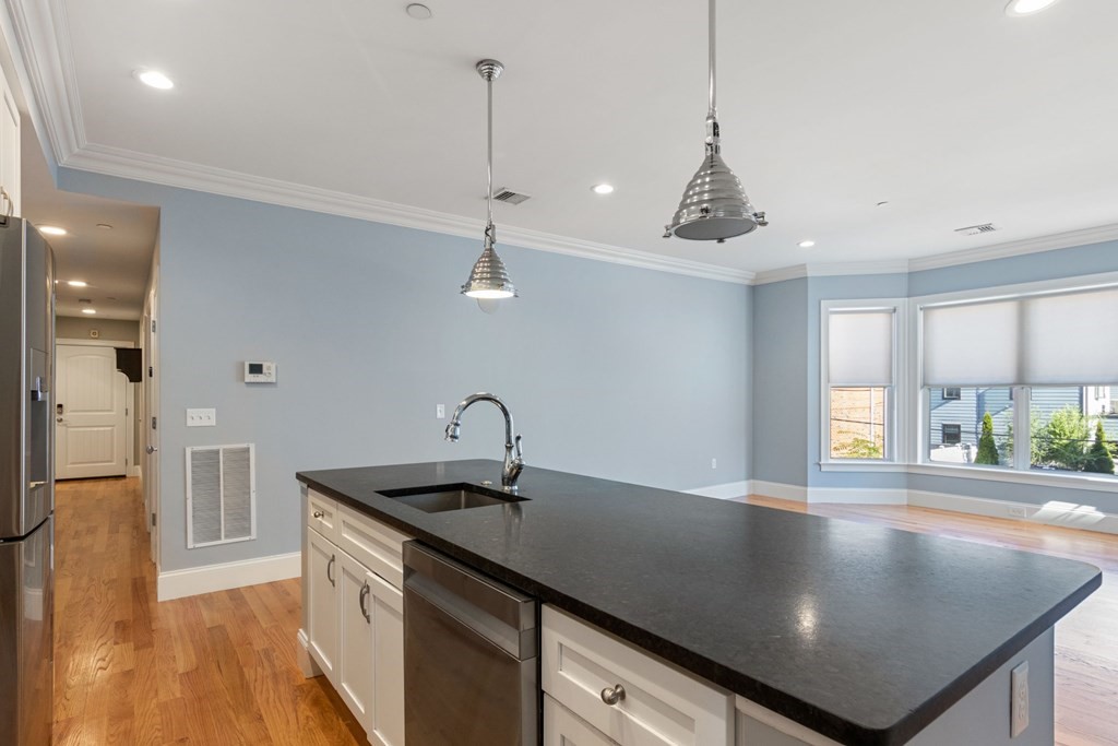 15 Preble Street, Unit 4 Boston, MA 02127 - Photo 5 of 23