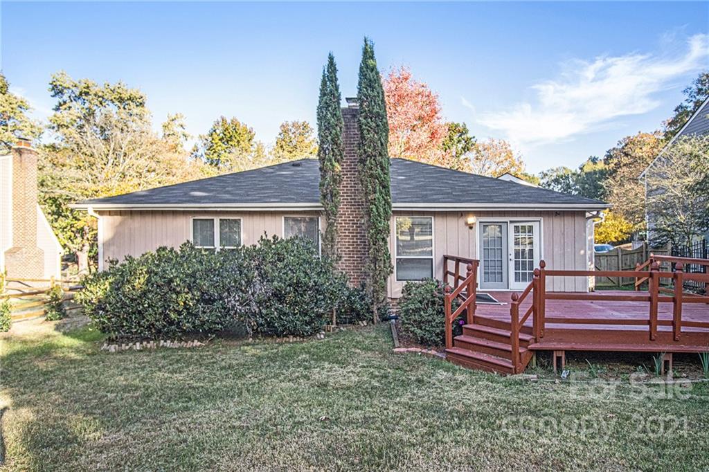 9618 Fairway Ridge Road Charlotte, NC 28277 - Photo 7 of 20 a view of a house with back yard