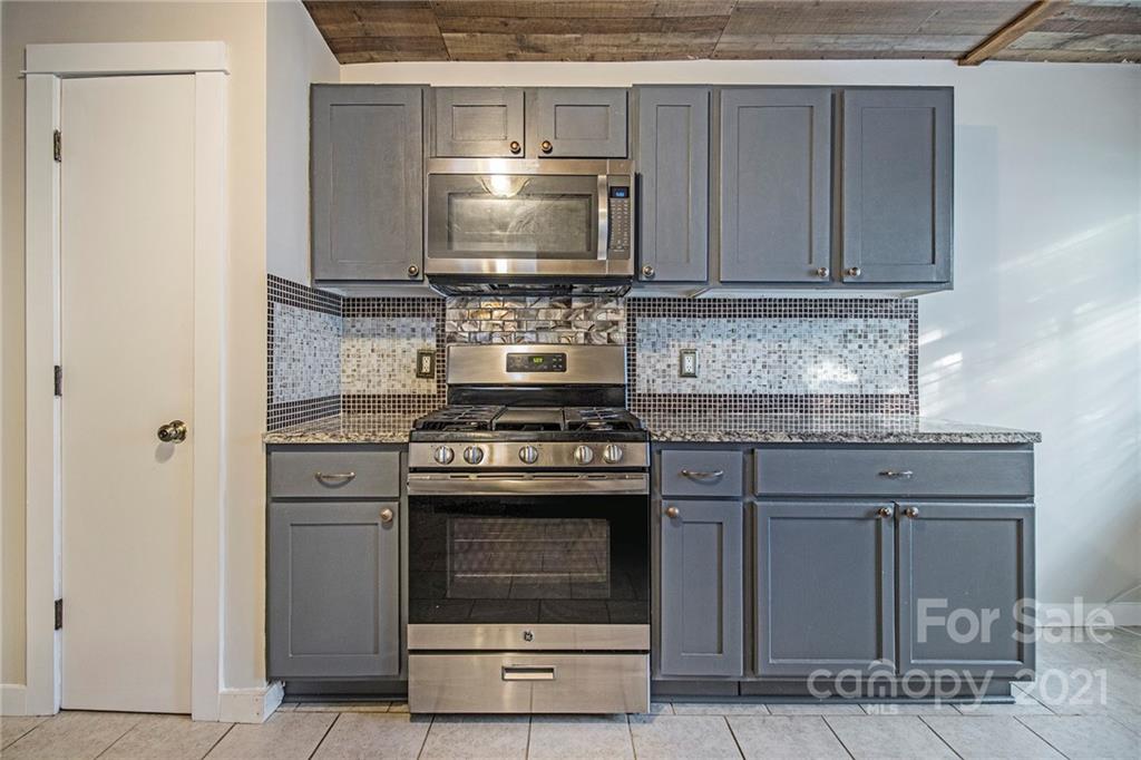 9618 Fairway Ridge Road Charlotte, NC 28277 - Photo 10 of 20 a kitchen with stainless steel appliances granite countertop a stove and a microwave