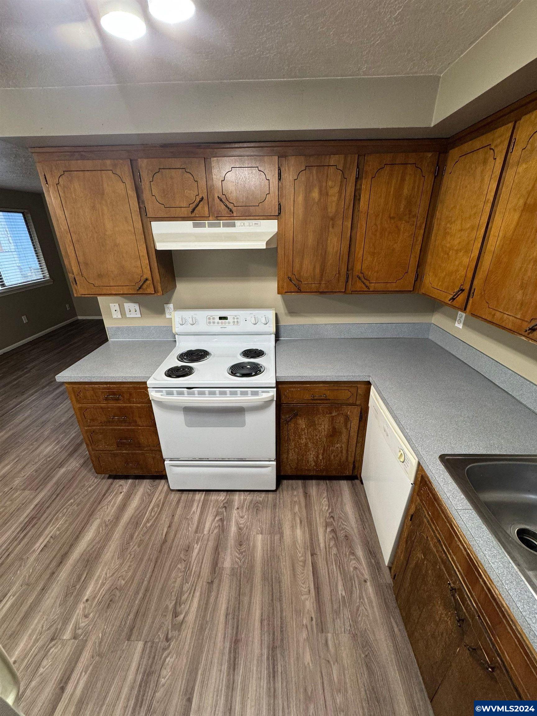 6090 Fircrest Street Southeast Salem, OR 97306 - Photo 9 of 45
