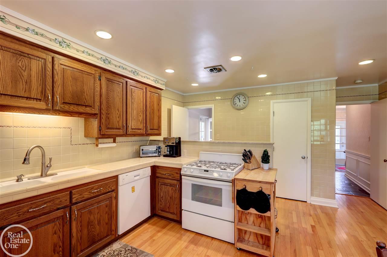 1160 South Renaud Road Grosse Pointe Woods, MI 48236 - Photo 29 of 48