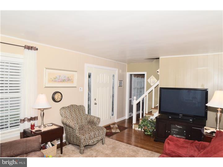 408 Hamilton Road Glassboro, NJ 08028 - Photo 3 of 12 Living Room