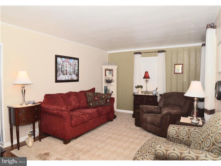 408 Hamilton Road Glassboro, NJ 08028 - Photo 4 of 12 Living Room