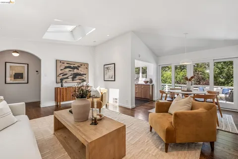 $1,095,000 | 2059 Mastlands Drive, Oakland, CA 94611