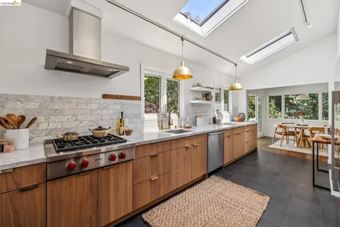 $1,095,000 | 2059 Mastlands Drive, Oakland, CA 94611