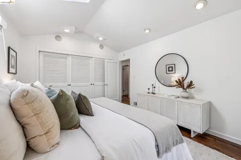 $1,095,000 | 2059 Mastlands Drive, Oakland, CA 94611
