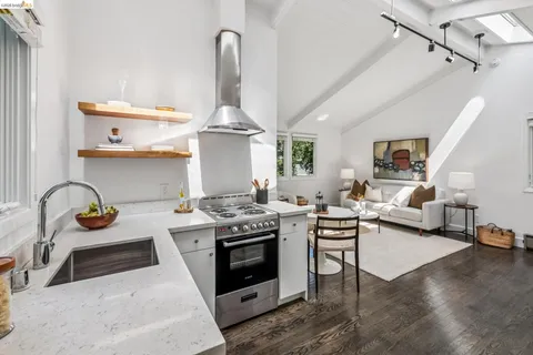 $1,095,000 | 2059 Mastlands Drive, Oakland, CA 94611