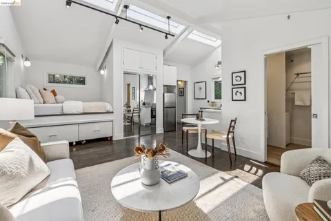 $1,095,000 | 2059 Mastlands Drive, Oakland, CA 94611