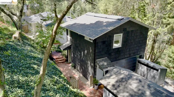 $1,095,000 | 2059 Mastlands Drive, Oakland, CA 94611