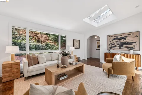 $1,095,000 | 2059 Mastlands Drive, Oakland, CA 94611