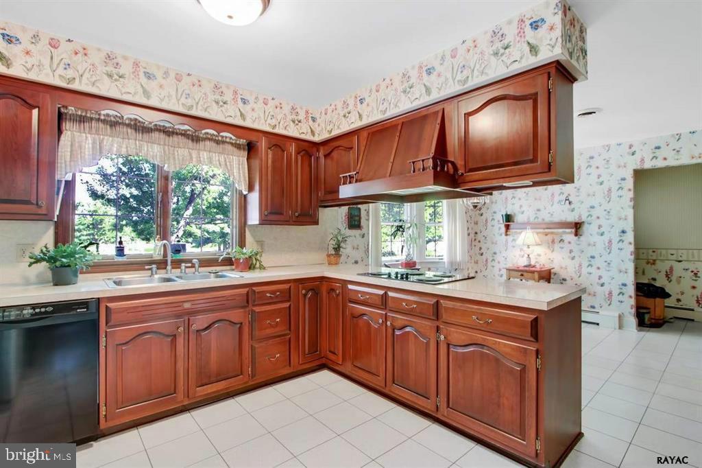 225 Old Mill Road Gettysburg, PA 17325 - Photo 6 of 22 Kitchen