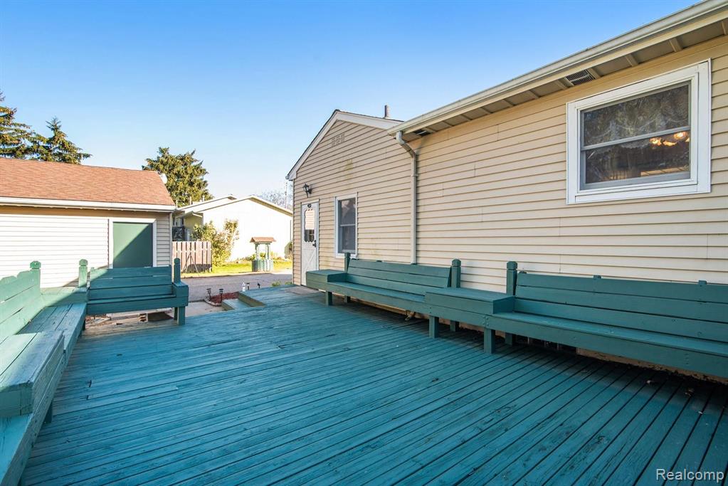 7096 Carpenter Road Flushing, MI 48433 - Photo 4 of 23