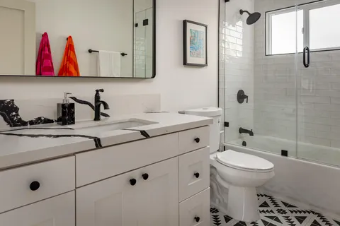 $1,595,000 | 435 Cambridge Drive, Burbank, CA 91504