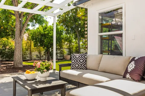 $1,595,000 | 435 Cambridge Drive, Burbank, CA 91504