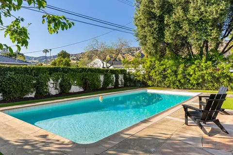 $1,595,000 | 435 Cambridge Drive, Burbank, CA 91504