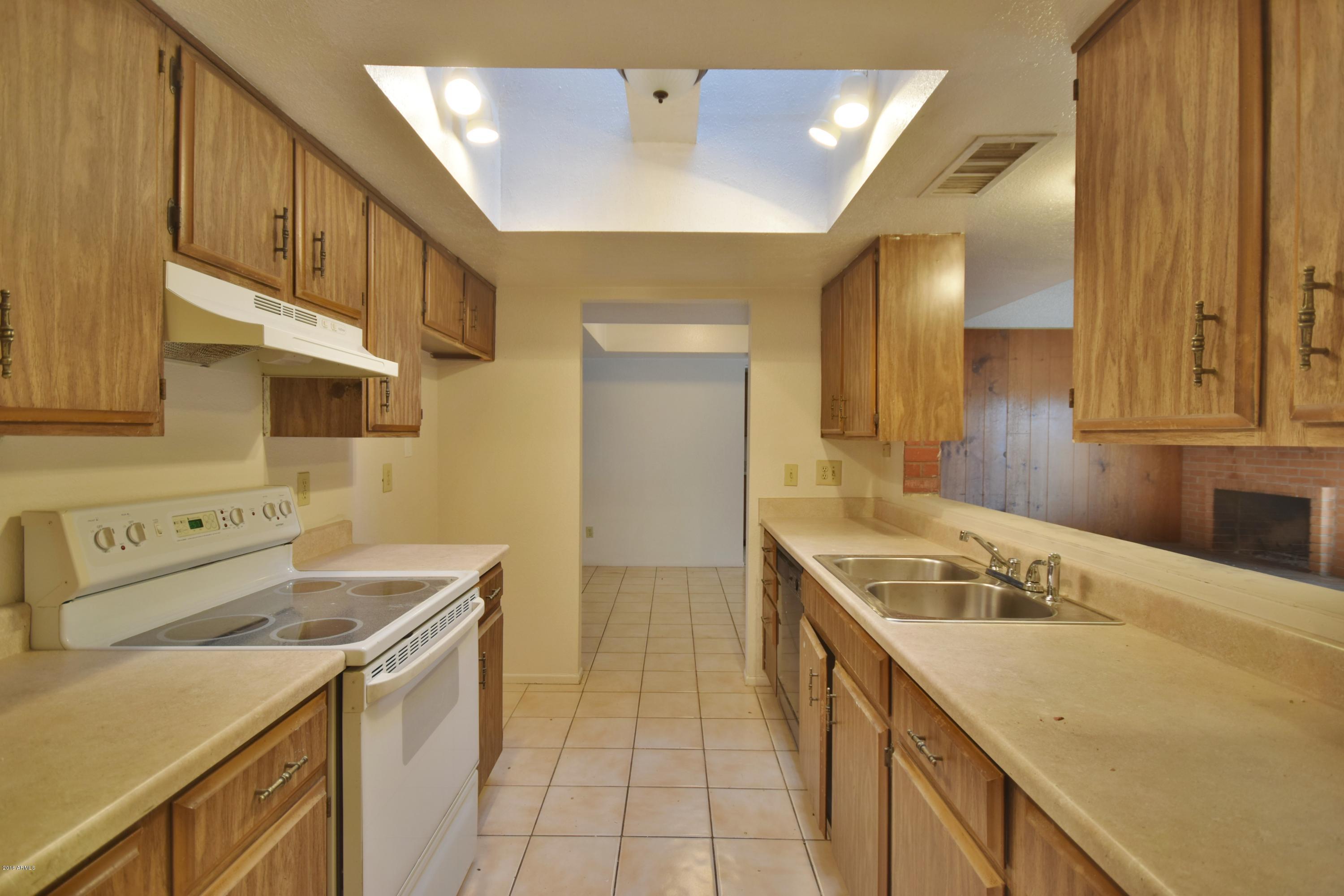 5539 West Calavar Road Glendale, AZ 85306 - Photo 8 of 28 DSC_1175