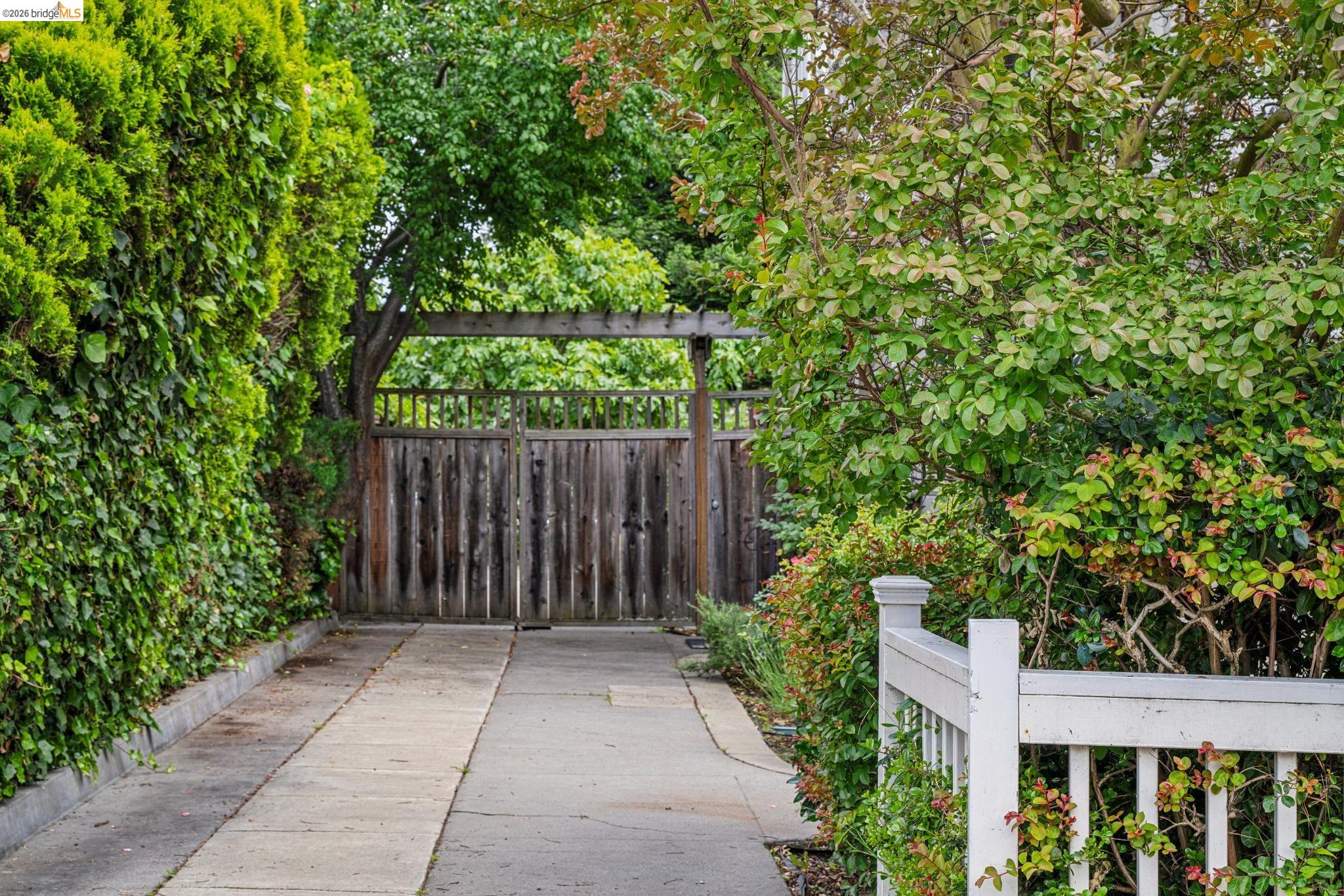 2140 Woolsey Street Berkeley, CA 94705 - Photo 34 of 40