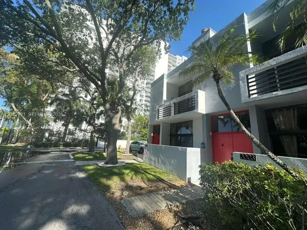 $3,800 | 3003 Northeast 183rd Lane, Aventura, FL 33160