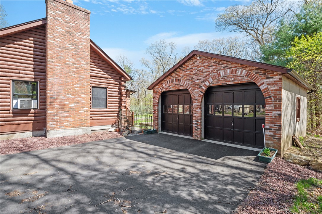 108 Burlingame Road Smithfield, RI 02917 - Photo 4 of 48 Gallery Image 4