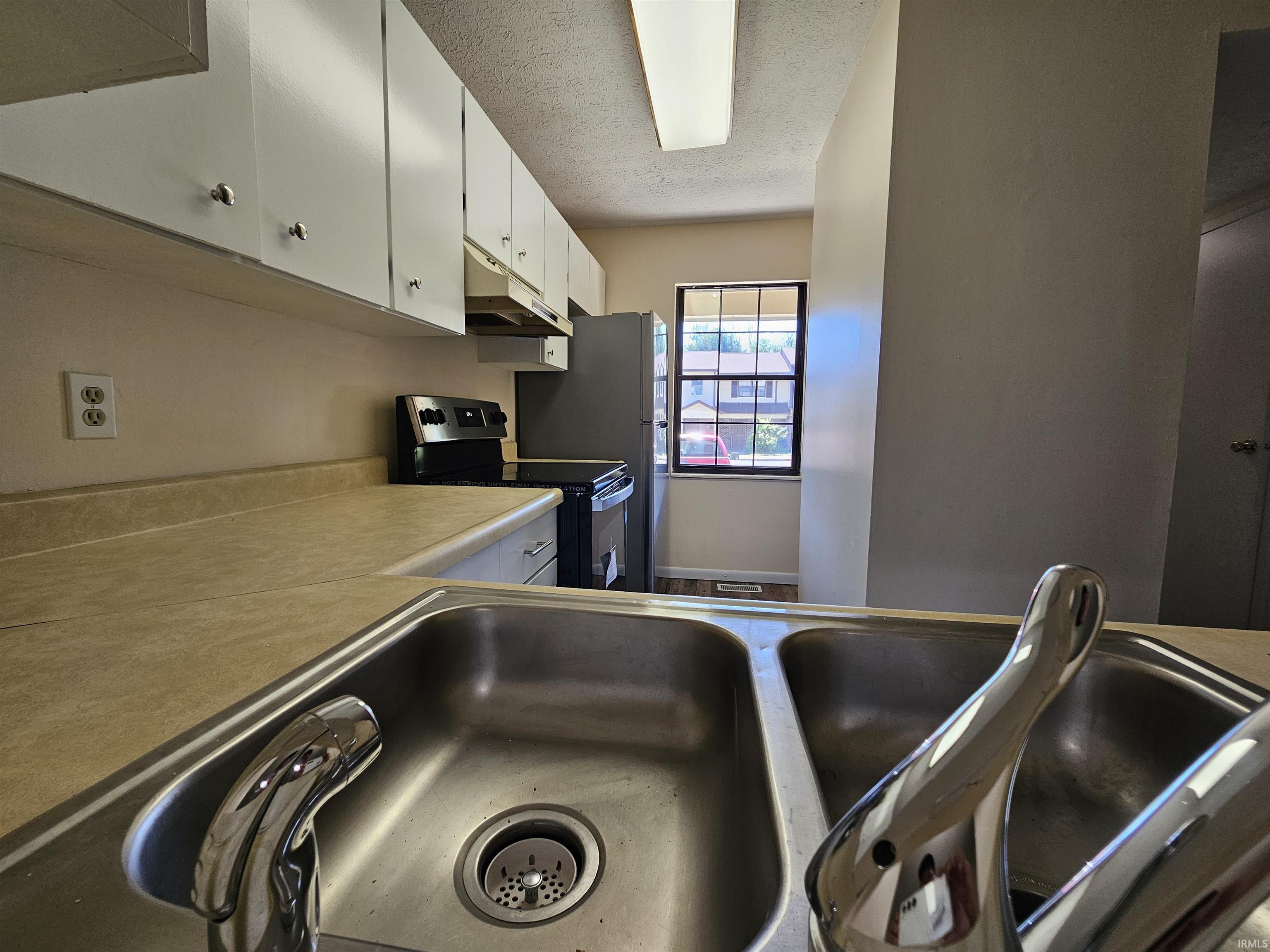 529 East Graham Place Bloomington, IN 47401 - Photo 3 of 11