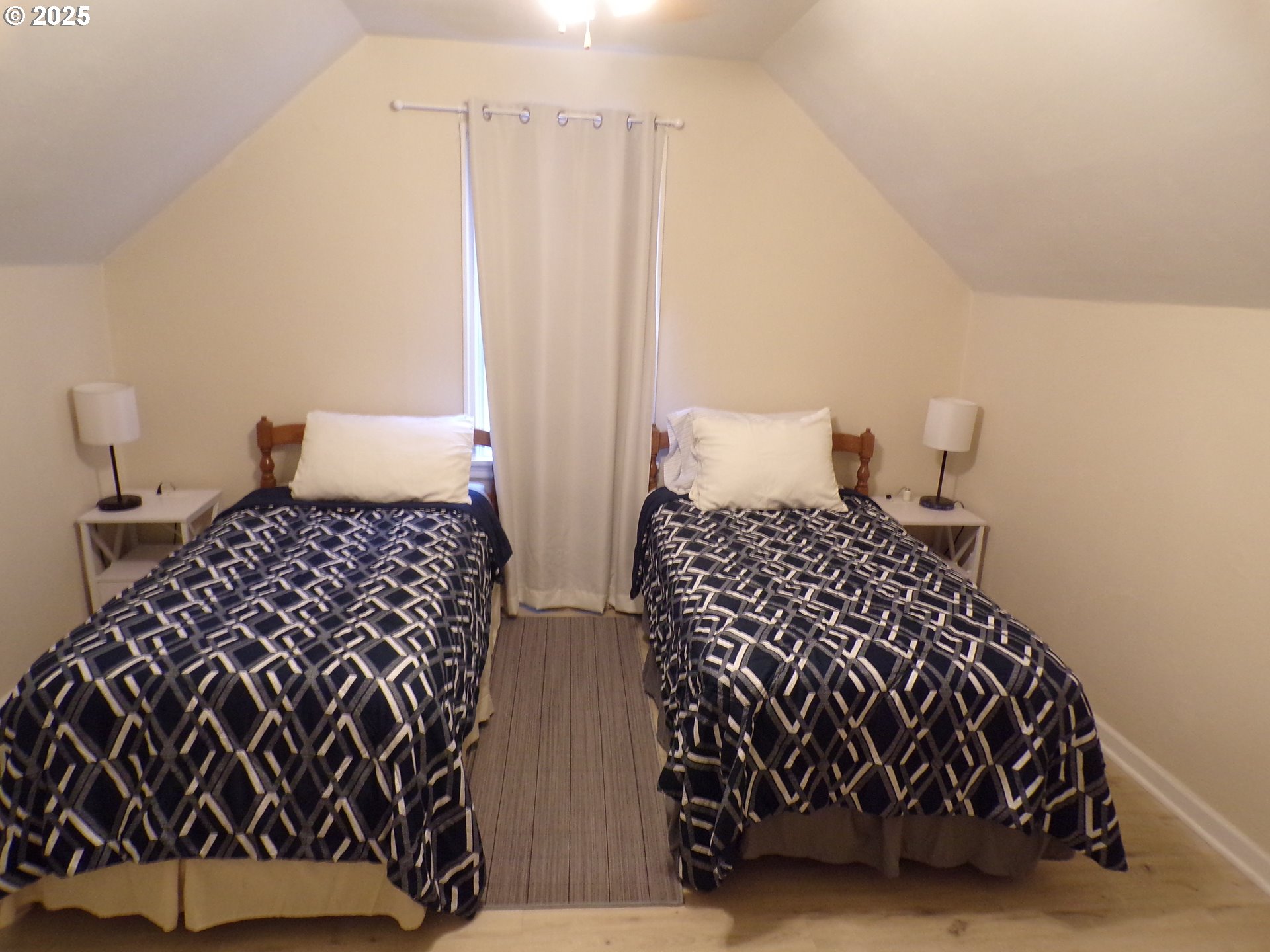 960 Shipping Street Northeast Salem, OR 97301 - Photo 14 of 29 a bedroom with a bed and a couch