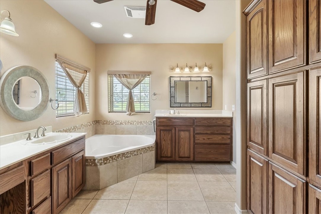 9129 County Road 2226 Taft, TX 78390 - Photo 11 of 40 Plenty of storage in primary bathroom