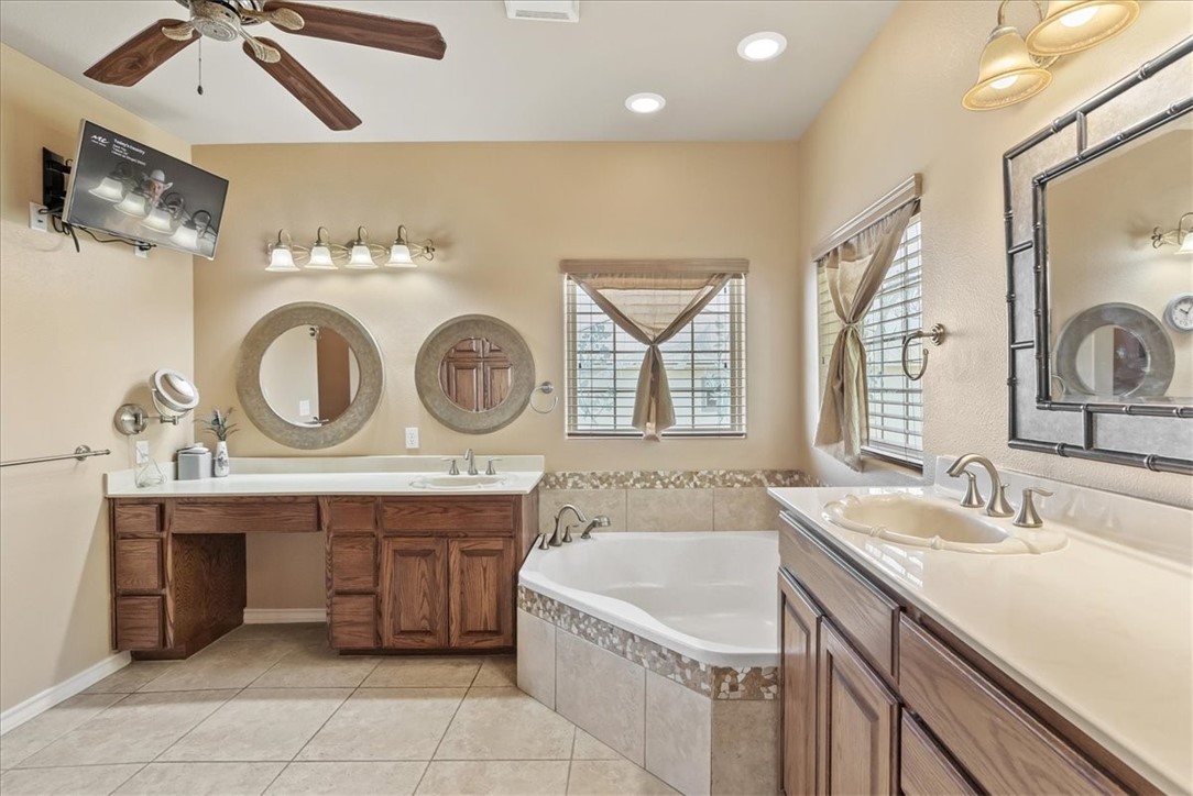 9129 County Road 2226 Taft, TX 78390 - Photo 12 of 40 Separate sinks / vanities