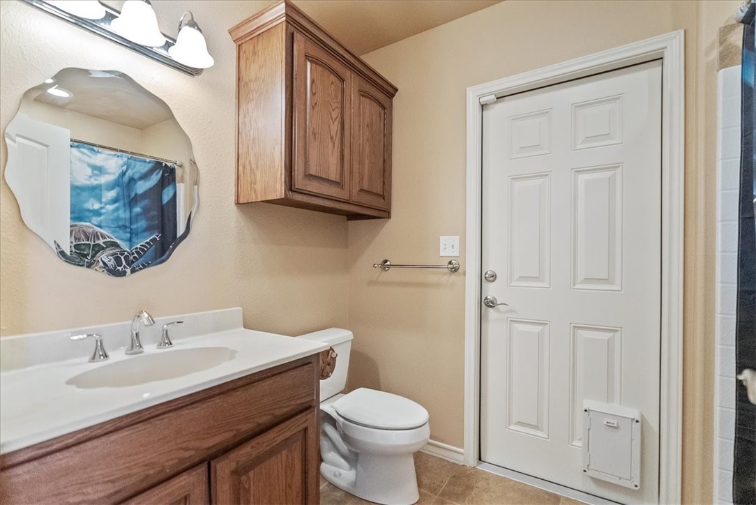 9129 County Road 2226 Taft, TX 78390 - Photo 18 of 40 3rd full bathroom at lower level
