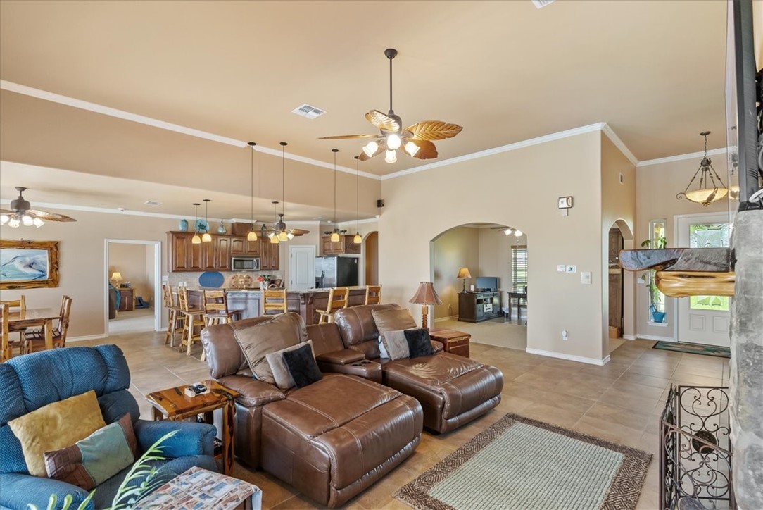 9129 County Road 2226 Taft, TX 78390 - Photo 2 of 40 open plan upon entry of home