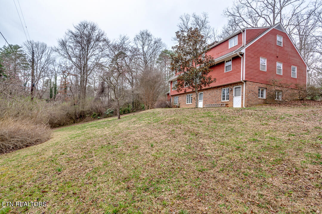 52 Deer Ridge Road Norris, TN 37828 - Photo 4 of 31 057260303-1-52DeerRidgeRdNorrisTn-Back o