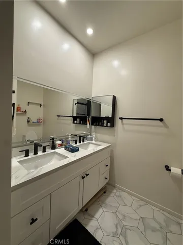 $3,400 | 14144 Dickens Street, Unit 101, Sherman Oaks, CA 91423