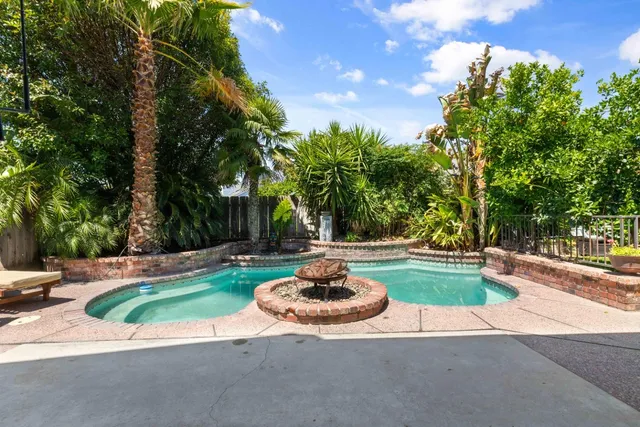 a view of a garden with a fountain