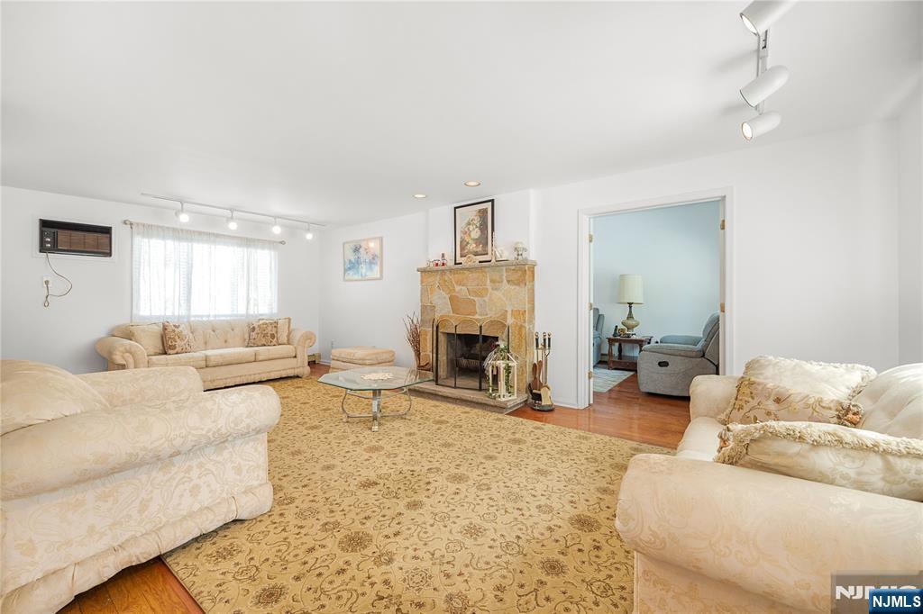 15 East Pierrepont Avenue Rutherford, NJ 07070 - Photo 4 of 43