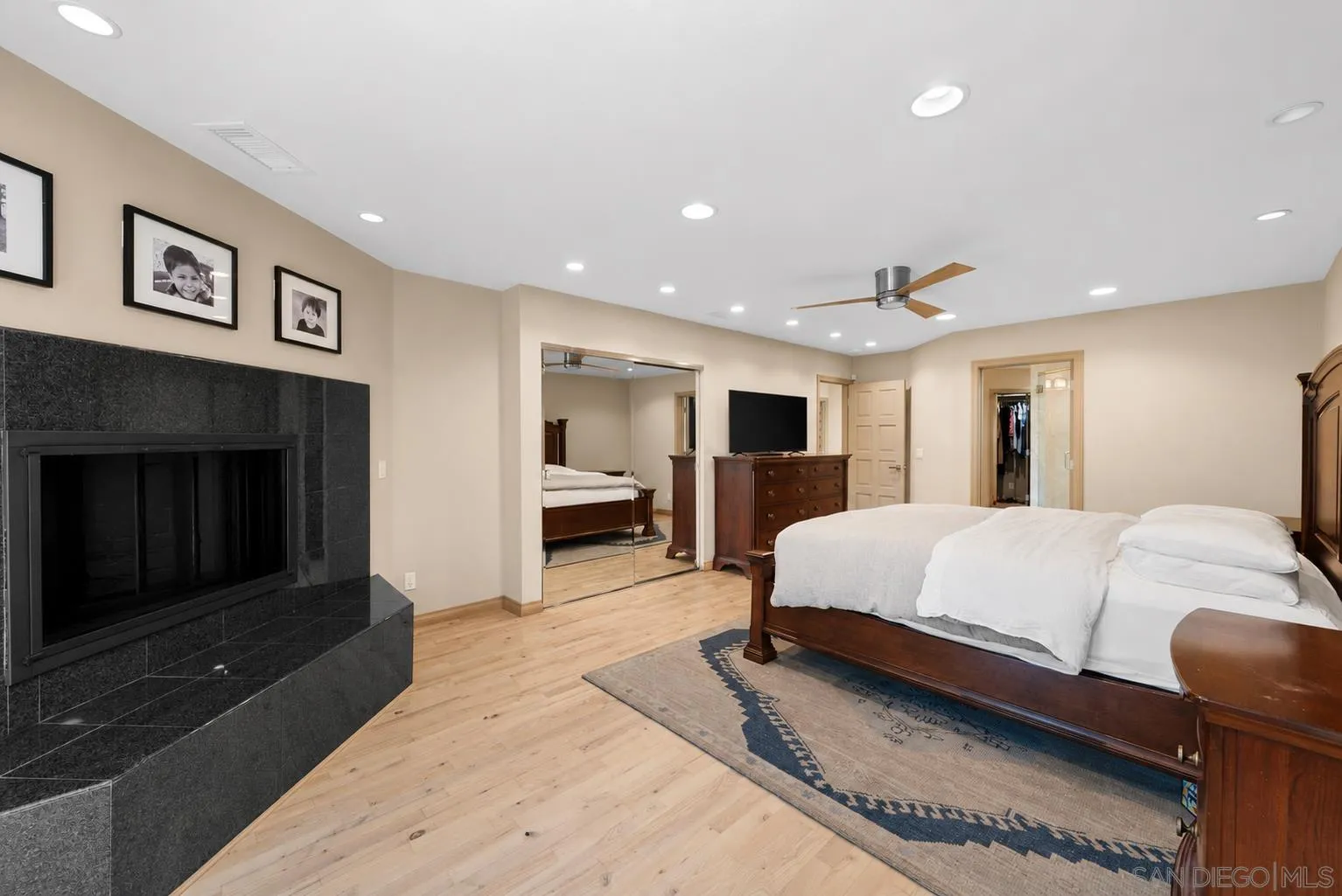 15925 Lime Grove Road Poway, CA 92064 - Photo 16 of 42 Primary Bedroom