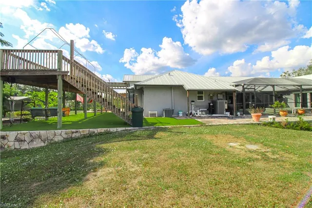 a view of a house with a big yard