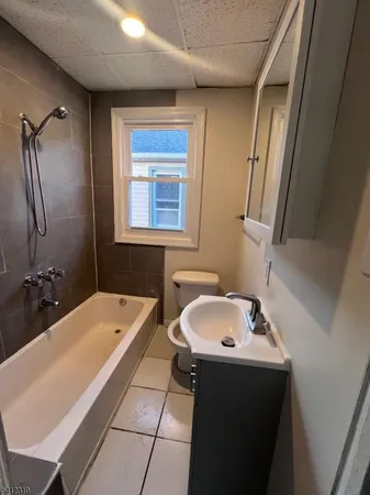 $2,100 | 722 Roselle Street, Linden, NJ 07036