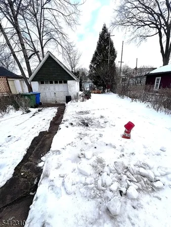 $2,100 | 722 Roselle Street, Linden, NJ 07036